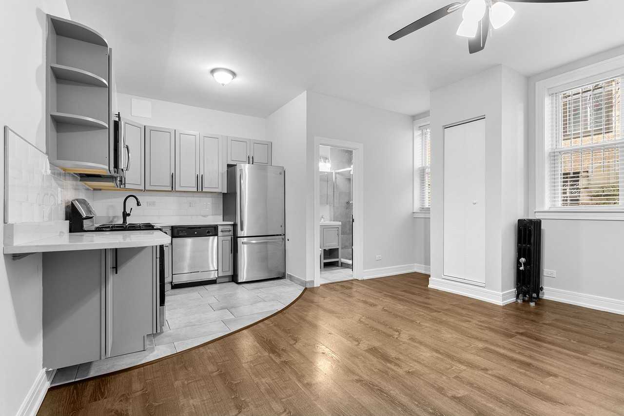 The 1521 Sherwin - Photo 2 of 12