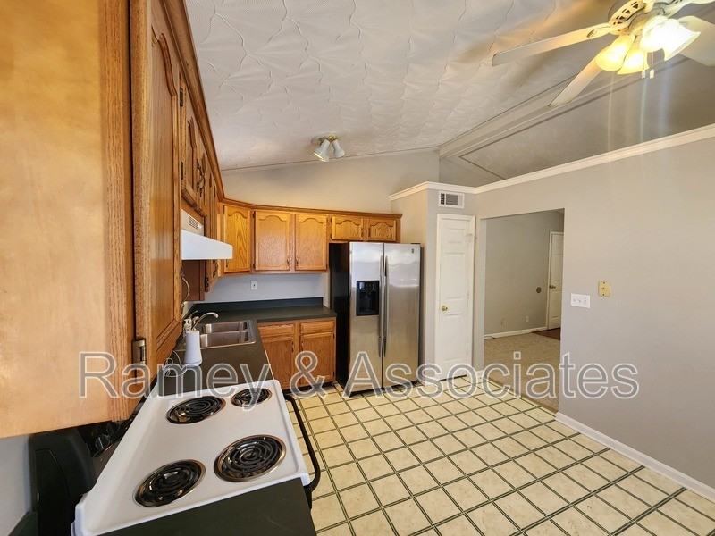 4011 Cedarway Ct - Photo 2 of 15