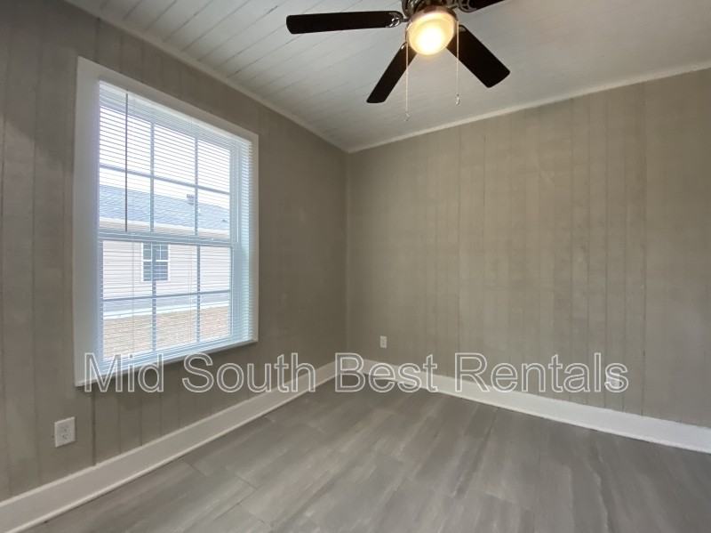 8213 1st St #B - Photo 4 of 7