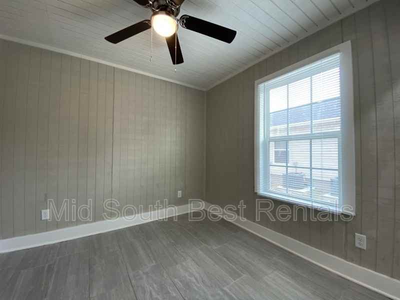 8213 1st St #B - Photo 5 of 7