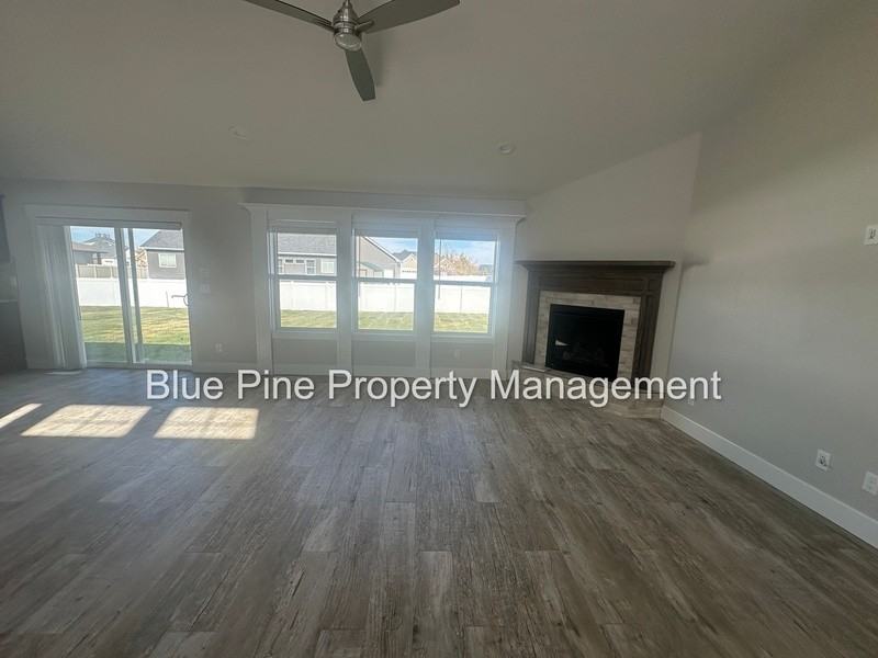 176 Hideout Dr - Photo 2 of 33