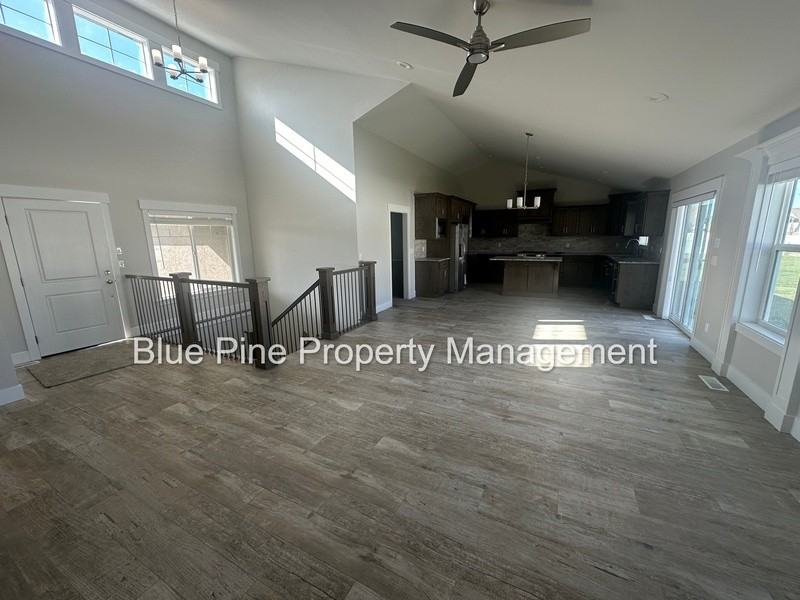 176 Hideout Dr - Photo 4 of 33