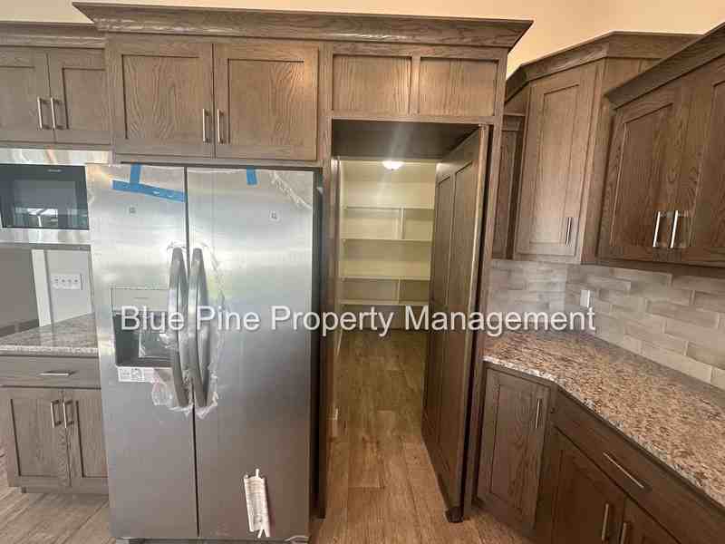 176 Hideout Dr - Photo 6 of 33