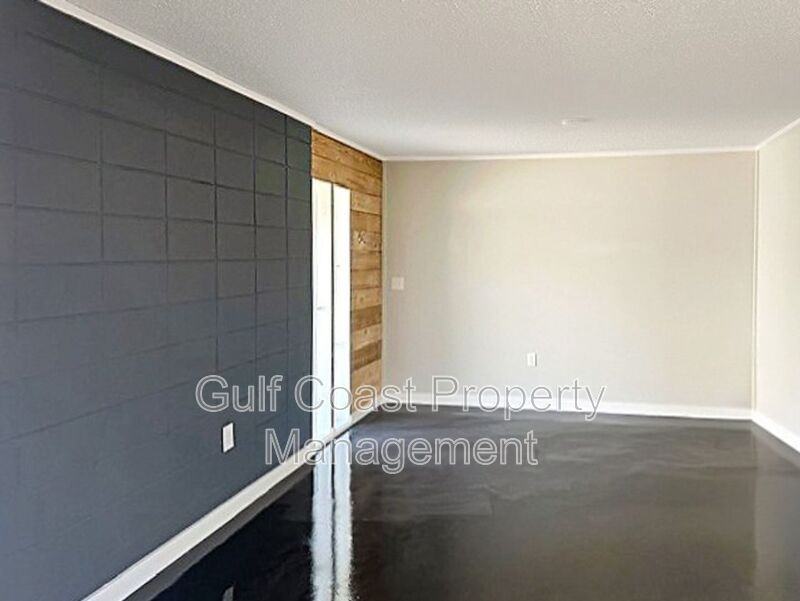 1970 Debbie St - Photo 3 of 15