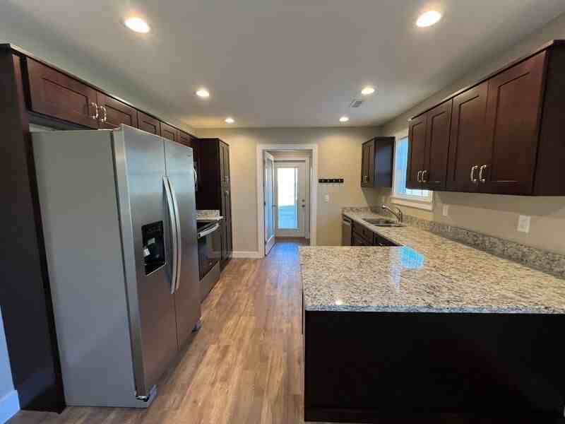 10517 Walden St - Photo 2 of 17