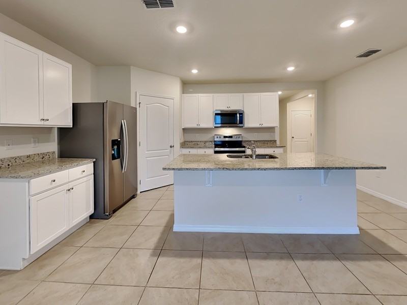 1417 Sugarwood St - Photo 3 of 20