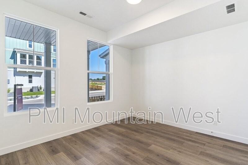 1836 West Red Twilight Lane - Photo 3 of 31