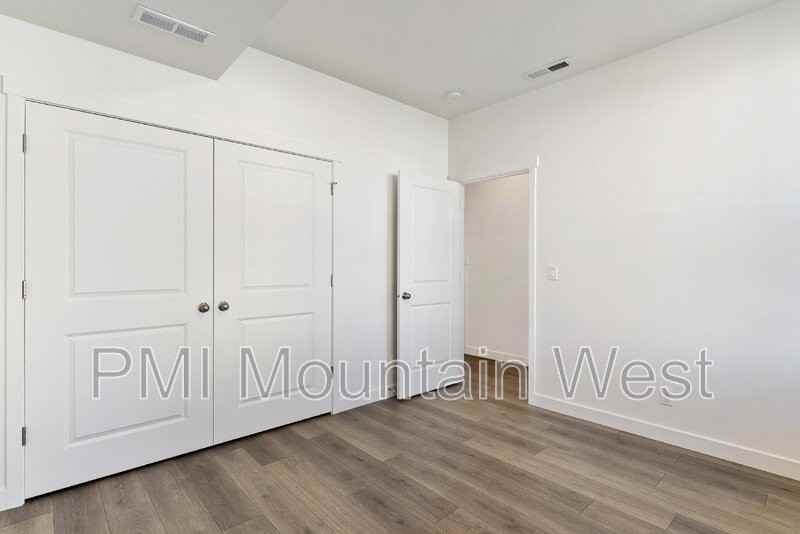 1836 West Red Twilight Lane - Photo 4 of 31