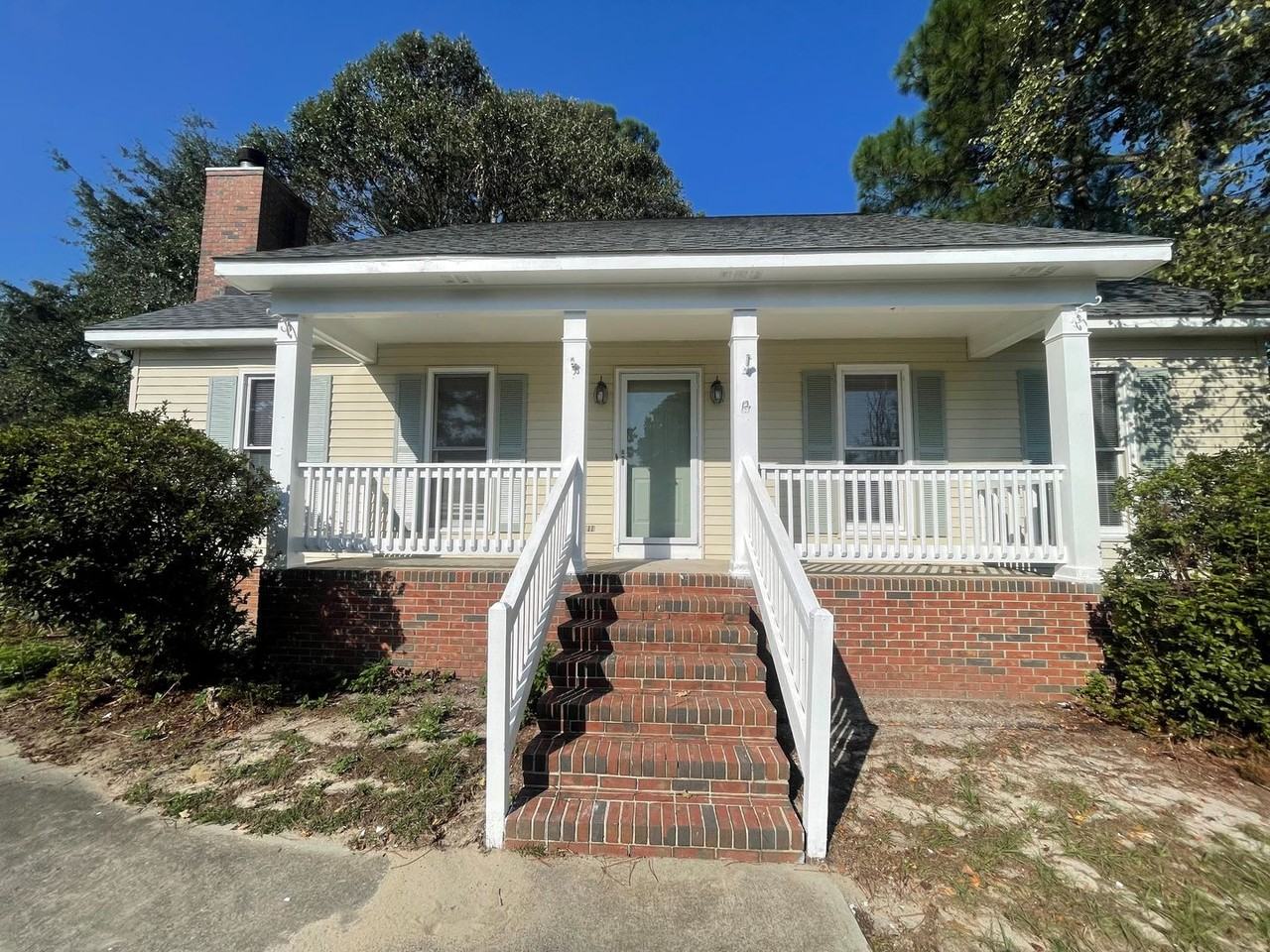 204 204 Cambridge Lane - Photo 2 of 14