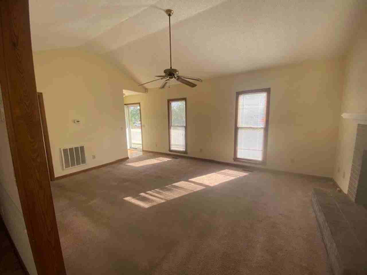 204 204 Cambridge Lane - Photo 6 of 14