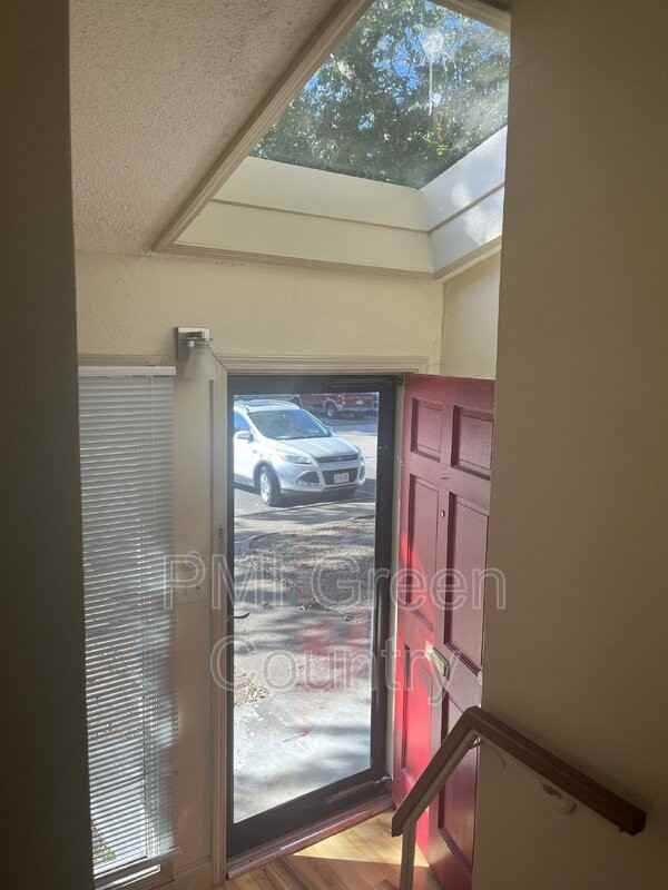 1427 E 38th Pl #D - Photo 2 of 12