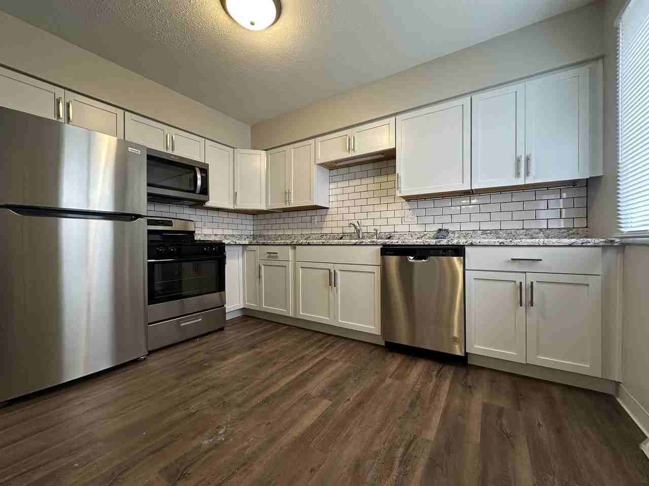 1513 Woods Ave - Photo 4 of 22