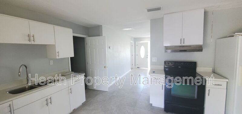 4400 45th St N #A - Photo 3 of 17