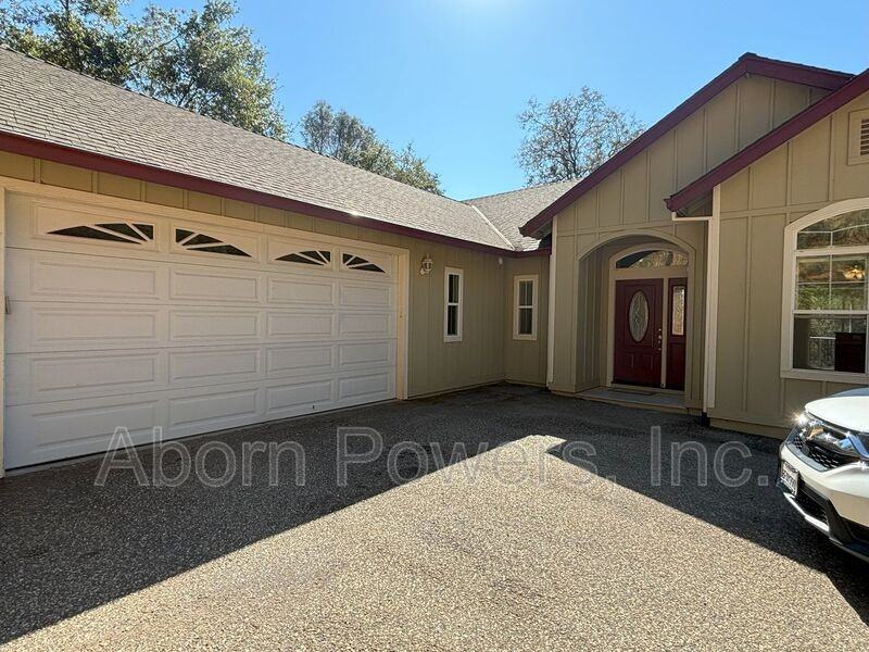 2880 Combie Rd - Photo 2 of 28