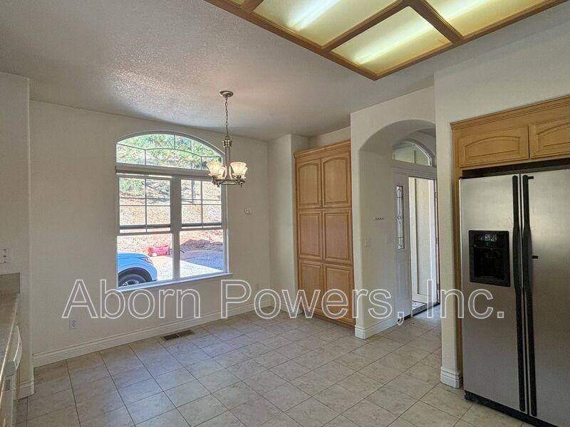 2880 Combie Rd - Photo 3 of 28