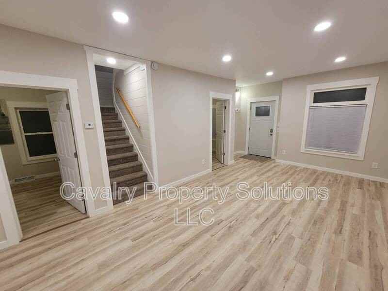 1318 Baxter Ave - Photo 2 of 42