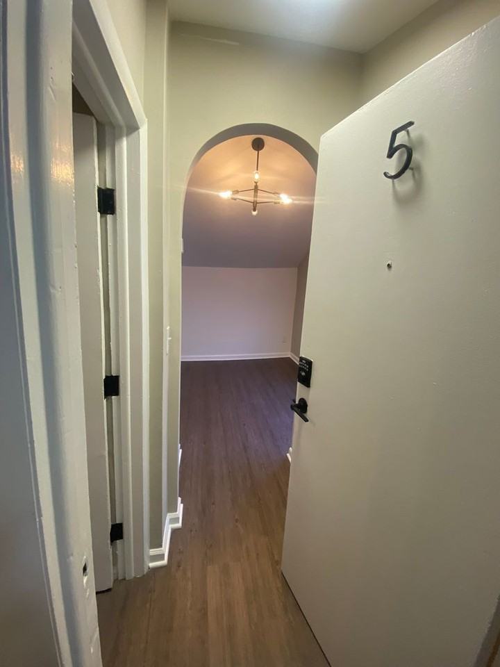 9 East Read Street - 8098 - Photo 2 of 16