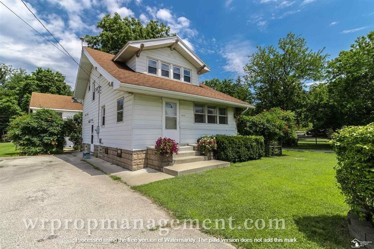 1916 Smith Rd - Photo 2 of 11