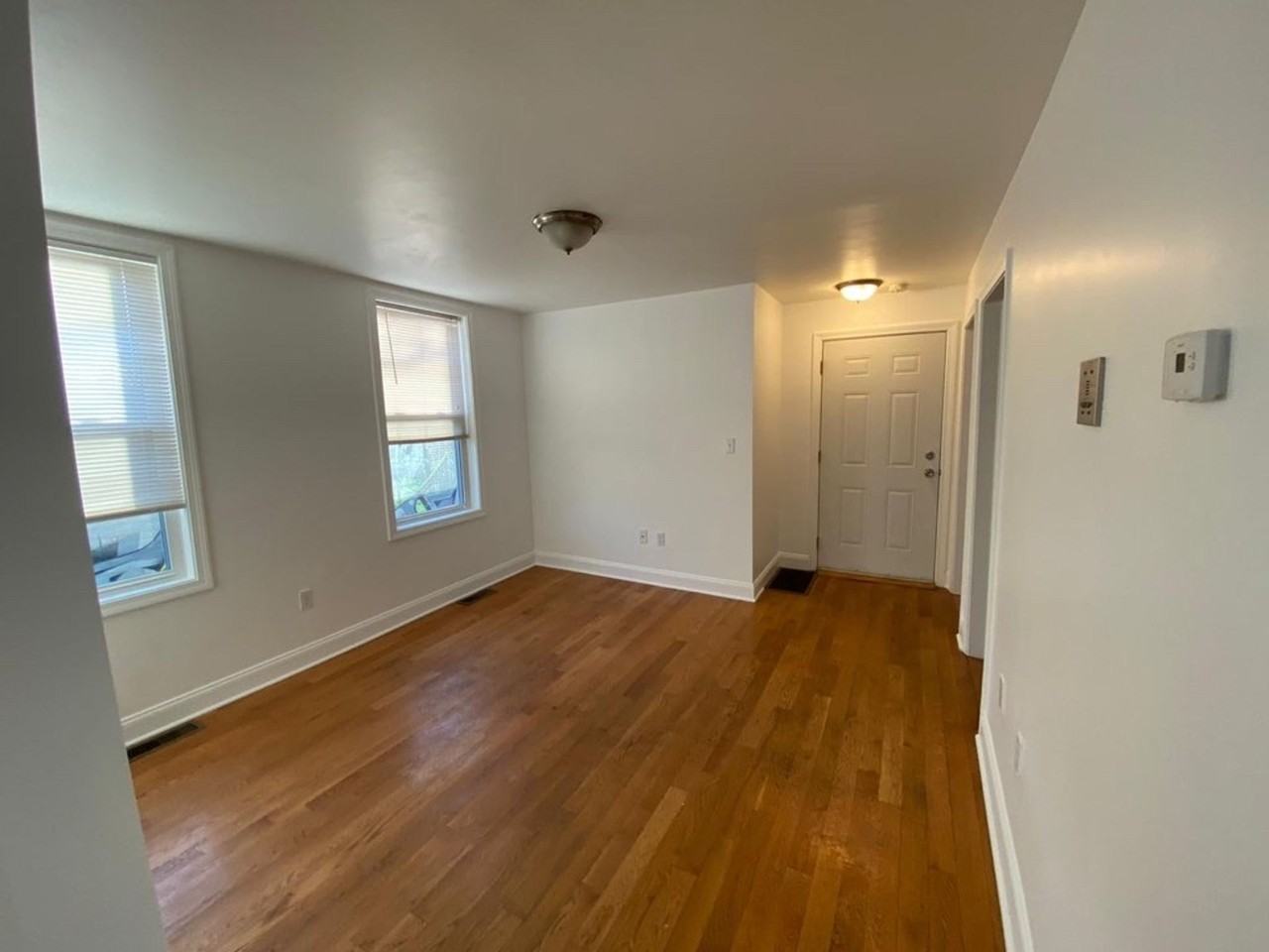 36 HAWTHORNE - Photo 3 of 5