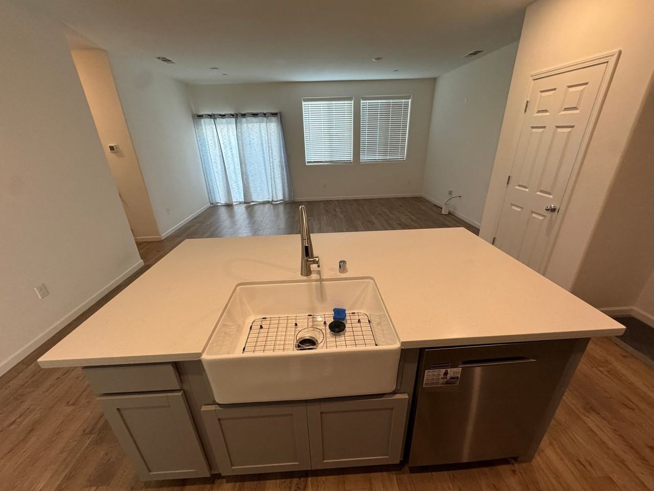 3042 East Seeger Avenue - Photo 5 of 28