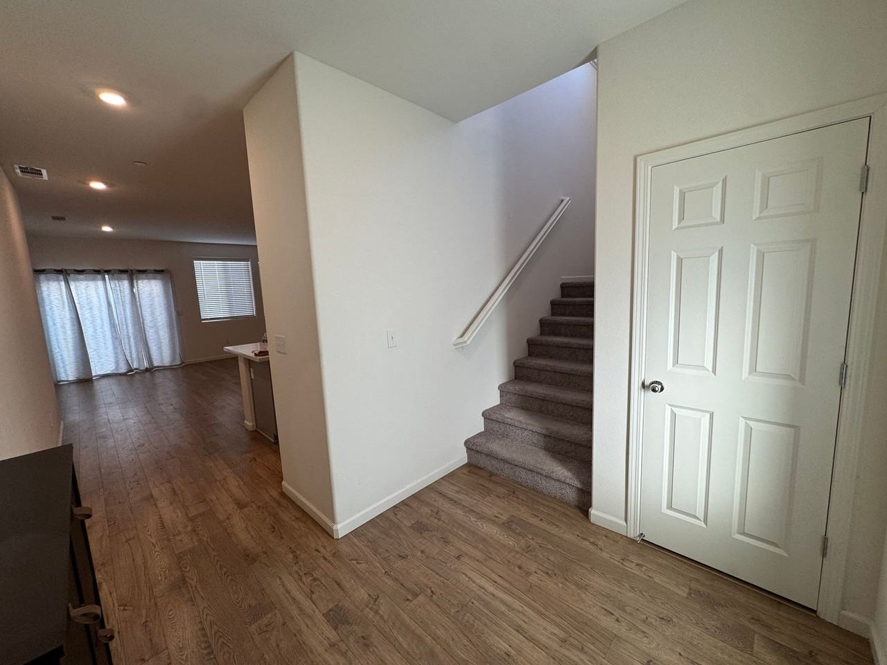 3042 East Seeger Avenue - Photo 2 of 28