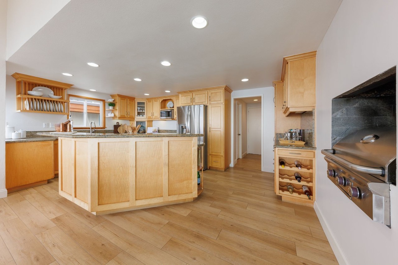 1220 Neptune Ave - Photo 7 of 28