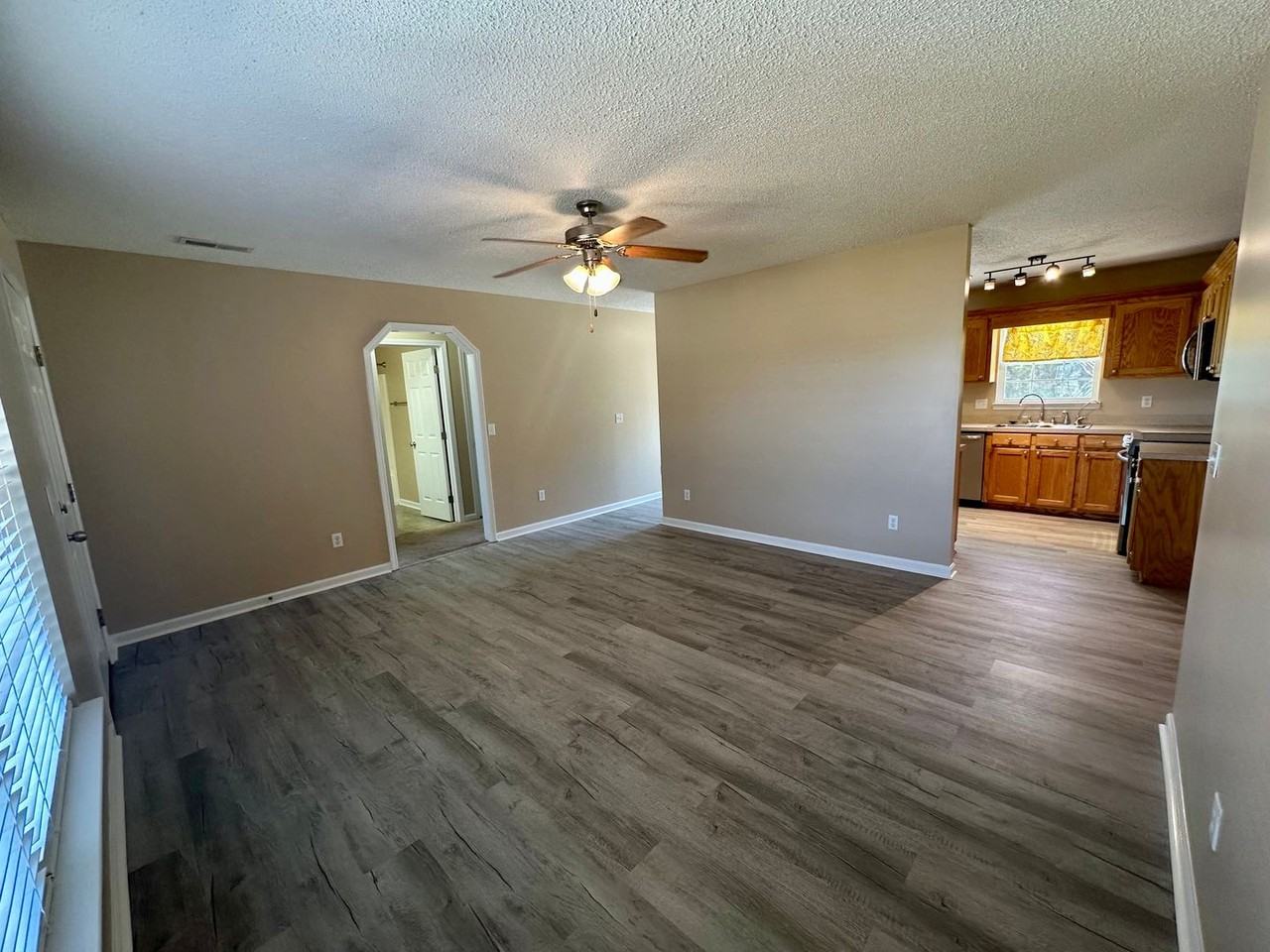 3375 Delaware Dr - Photo 2 of 12