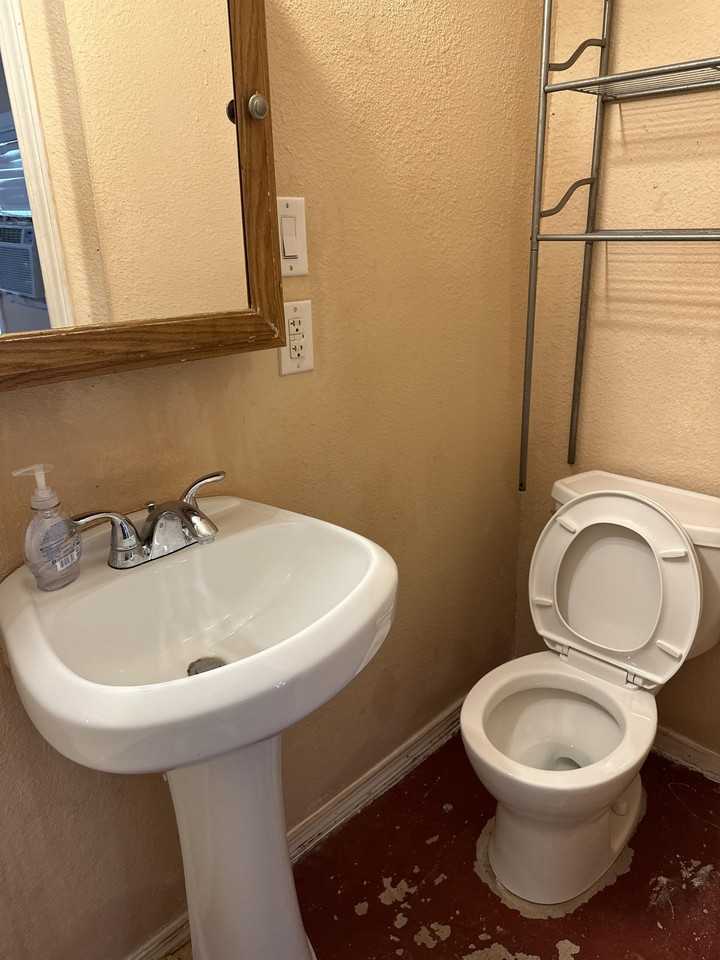 2118 S 19th St. #B - Photo 2 of 2