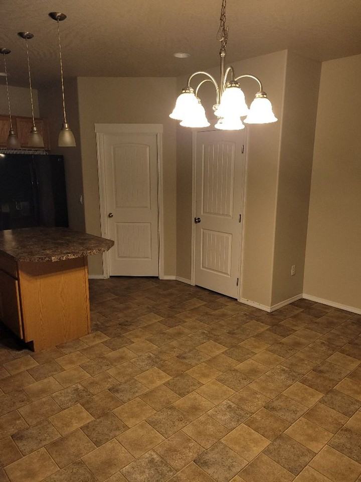 213 Sandy Ct - Photo 3 of 18