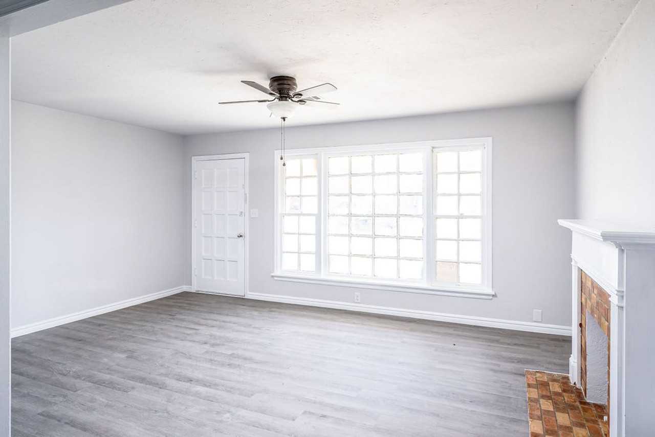 1319 Ne 38th St - Photo 2 of 20