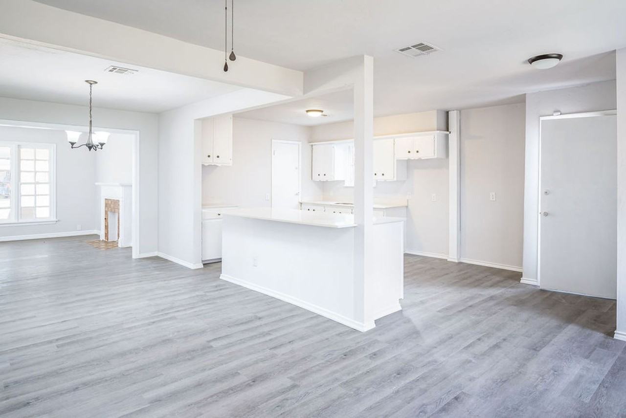 1319 Ne 38th St - Photo 6 of 20