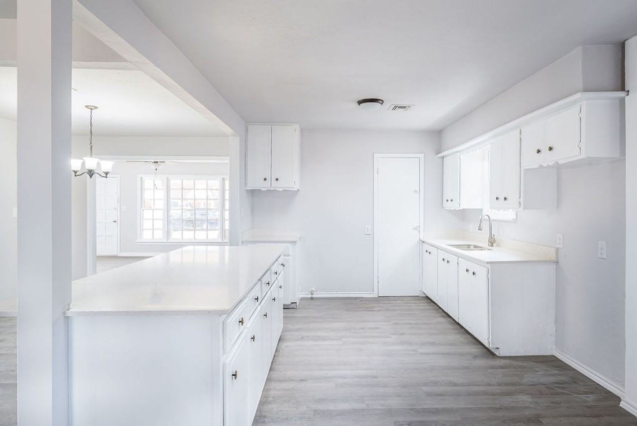 1319 Ne 38th St - Photo 7 of 20