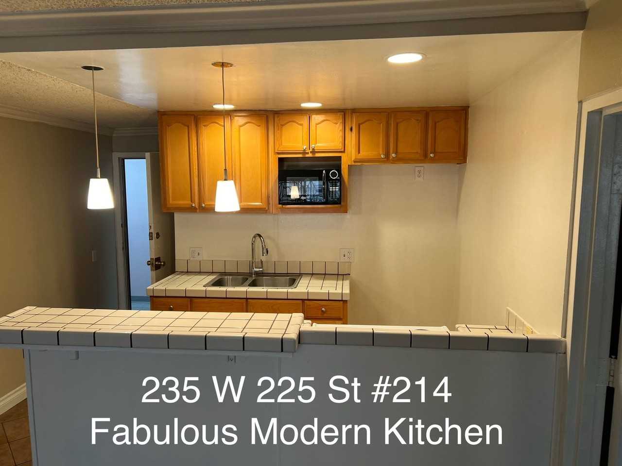 225 W 6th St - Photo 6 of 7