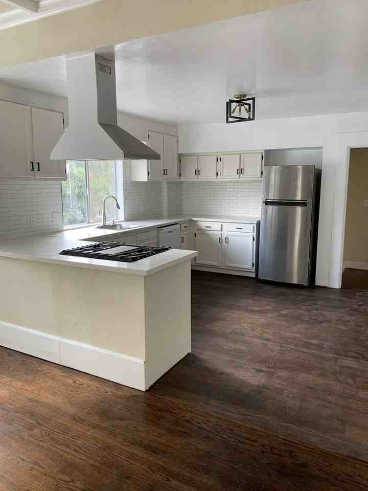 941 Capitol St - Photo 2 of 30