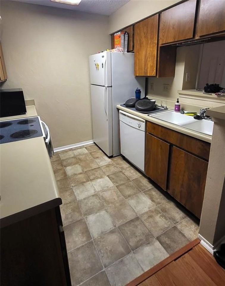 114 E 31st St #201 - Photo 4 of 11