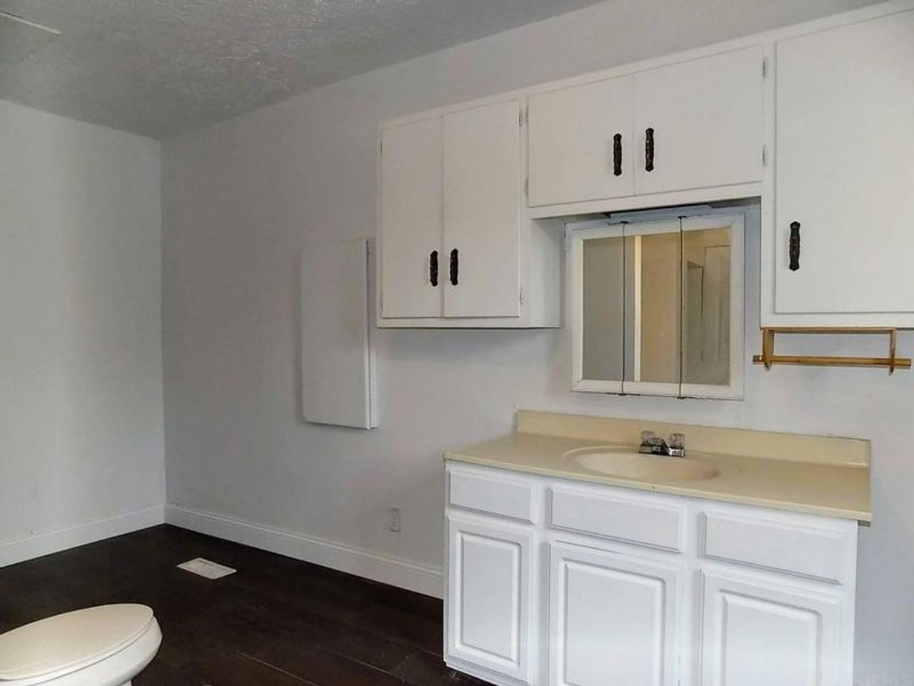 937 E North St - Photo 5 of 19