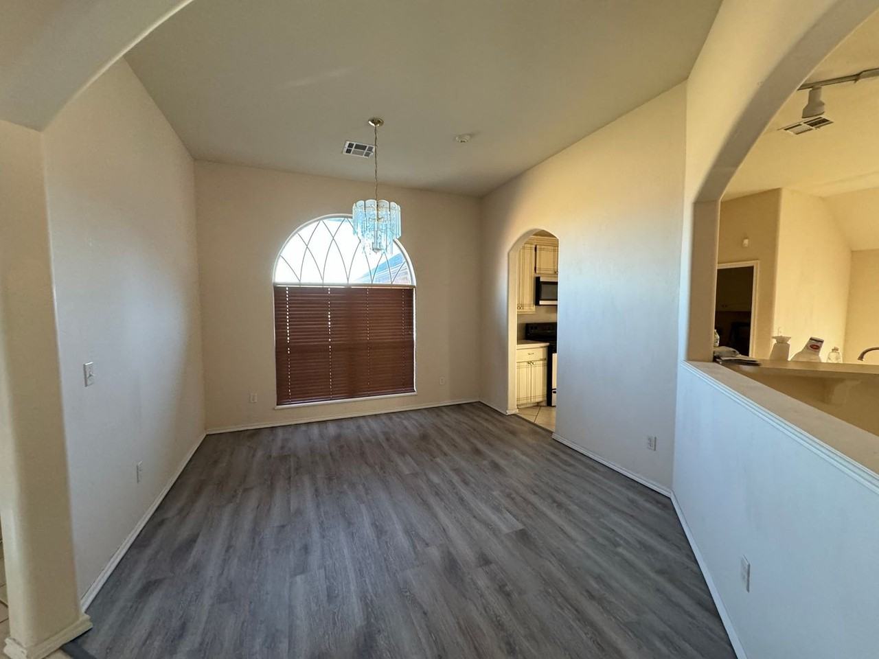 8304 Nw 83rd St - Photo 5 of 23