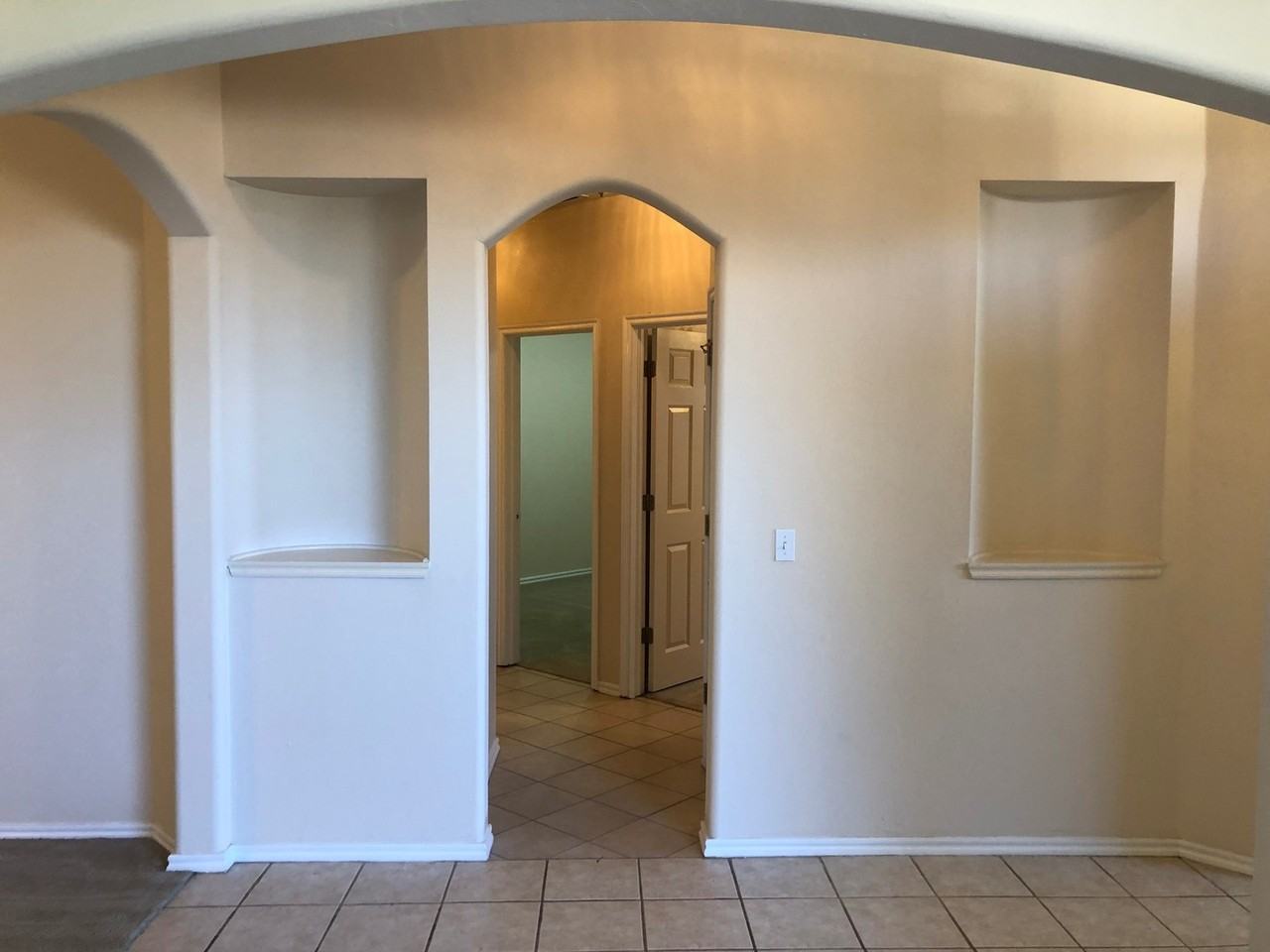 8304 Nw 83rd St - Photo 6 of 23