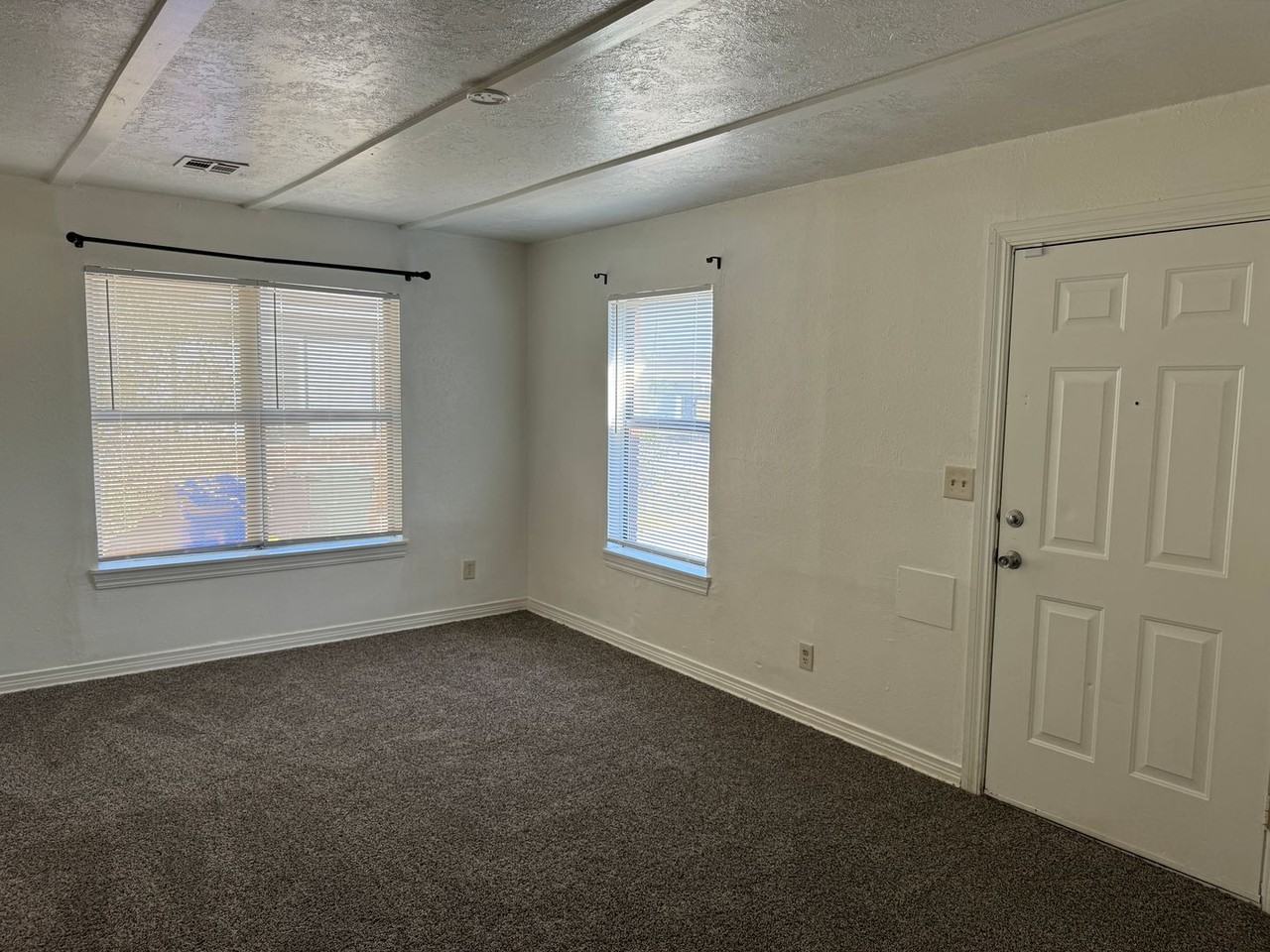 1706 Virginia Street - Photo 4 of 8