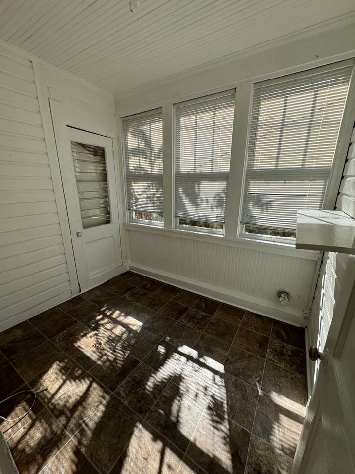 615 Lapsley Ave - Photo 5 of 9