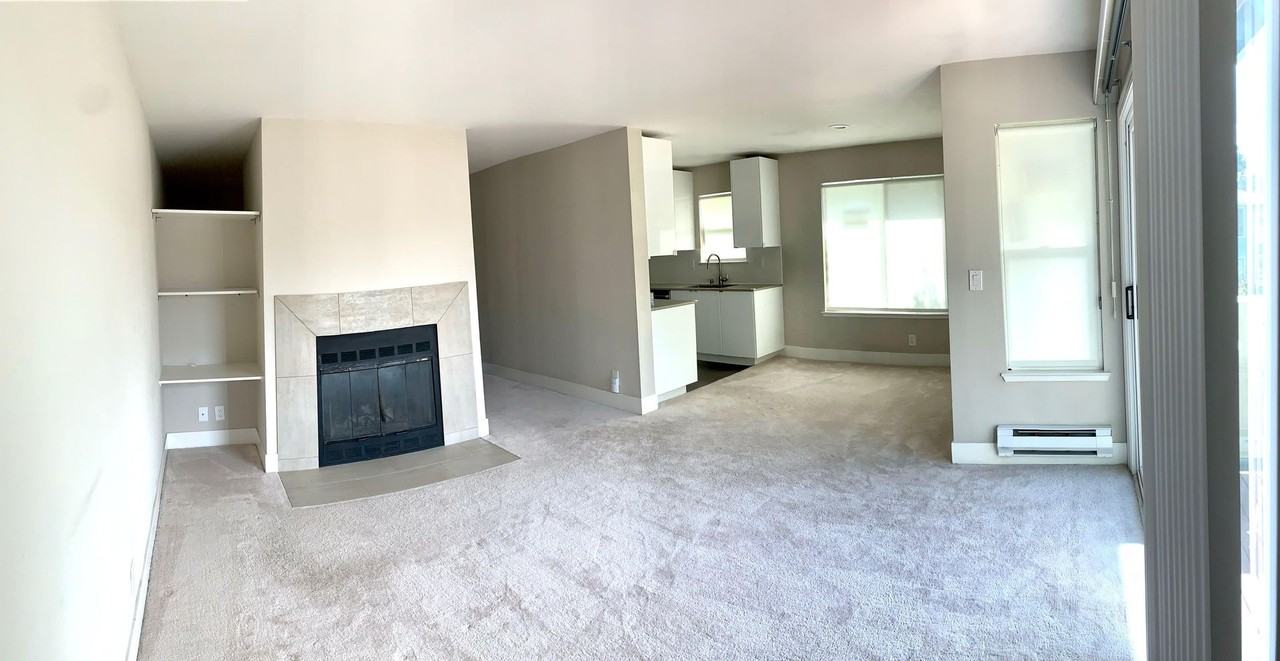 160 Lakeshore Ct - Photo 3 of 31