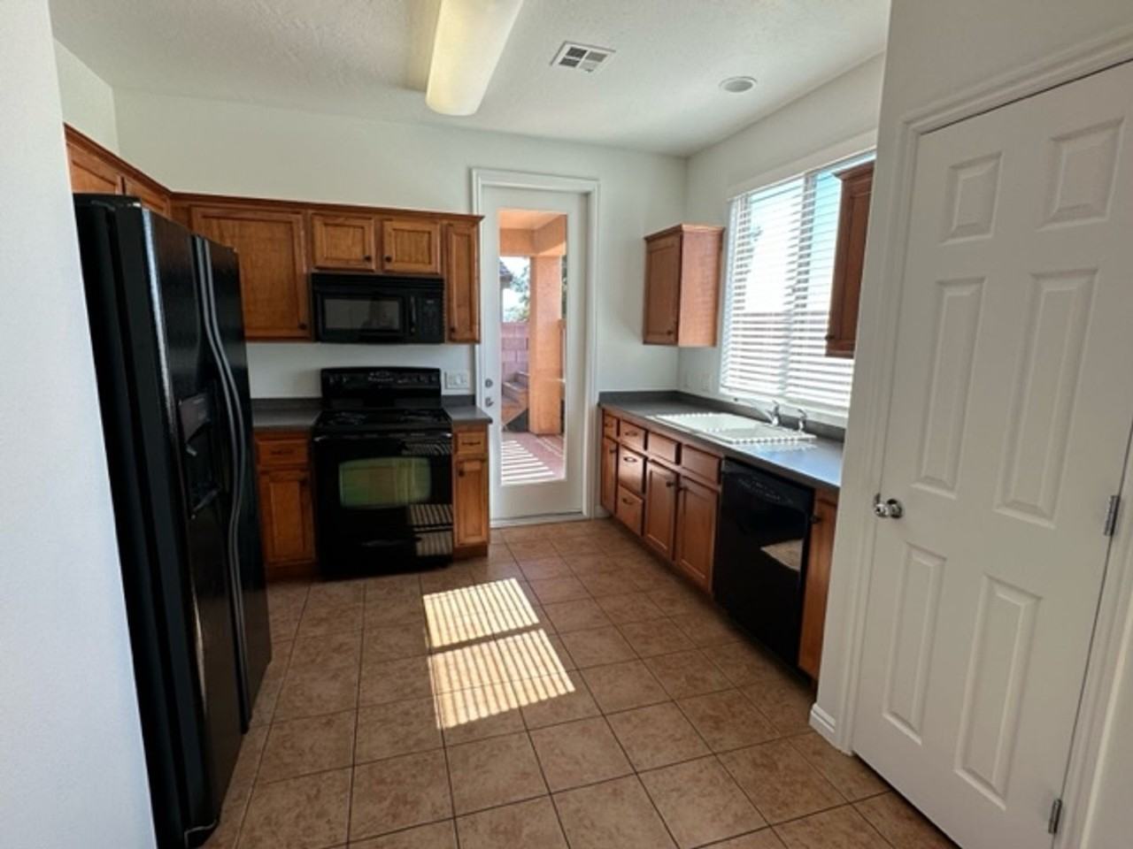 2744 E Slick Rock Rd - Photo 5 of 26