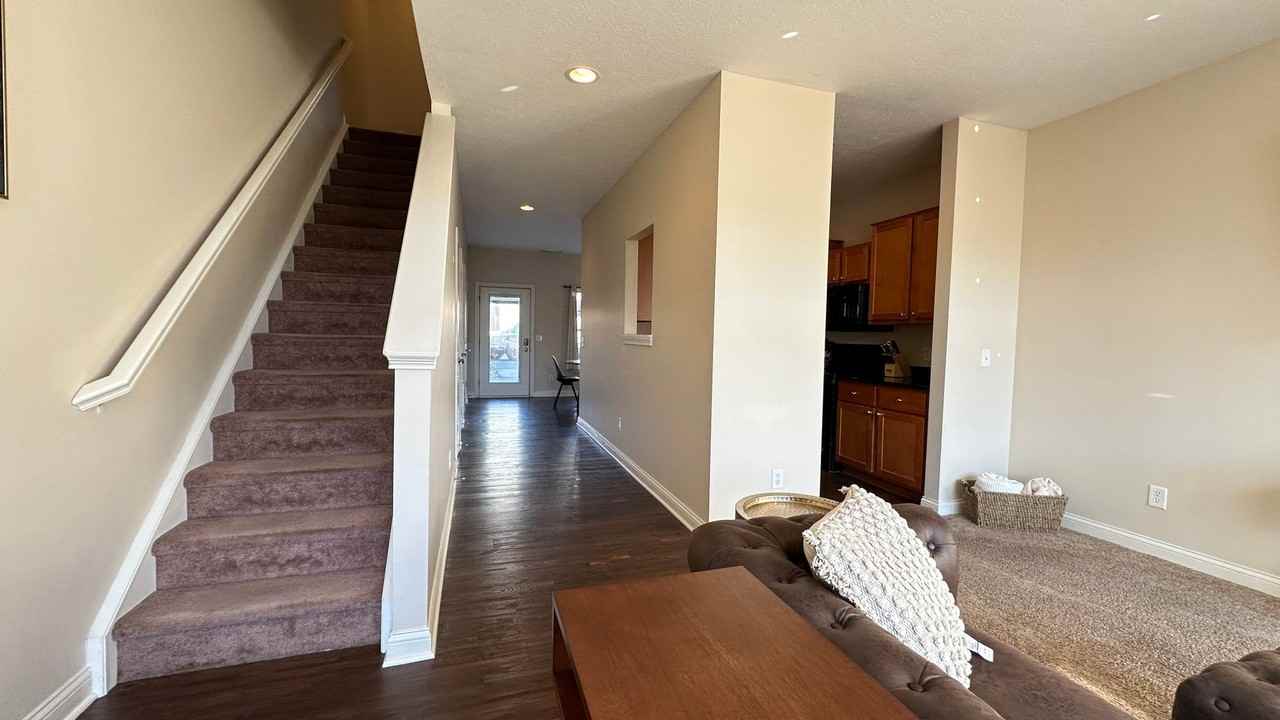 342 S Washington St - Photo 4 of 20