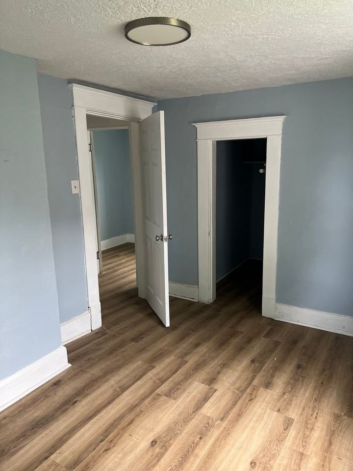 708 N Mulberry St - Photo 4 of 13