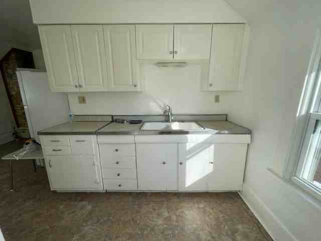 811 1/2 E. Battell St - Photo 2 of 13