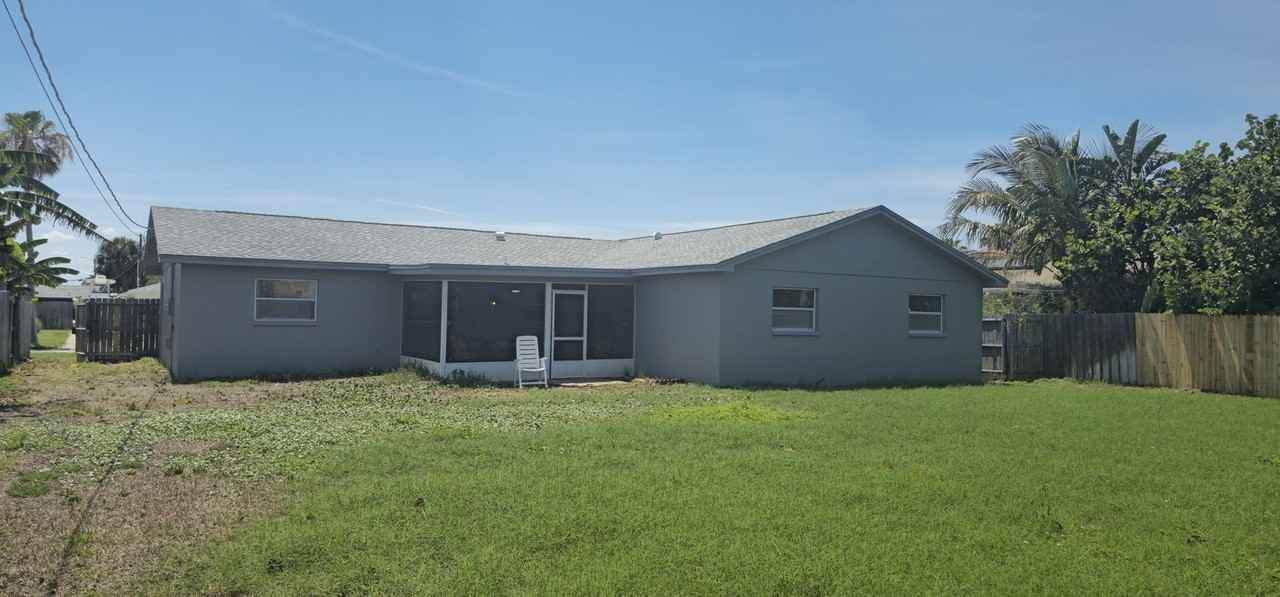 589 Coconut Street - Photo 4 of 40