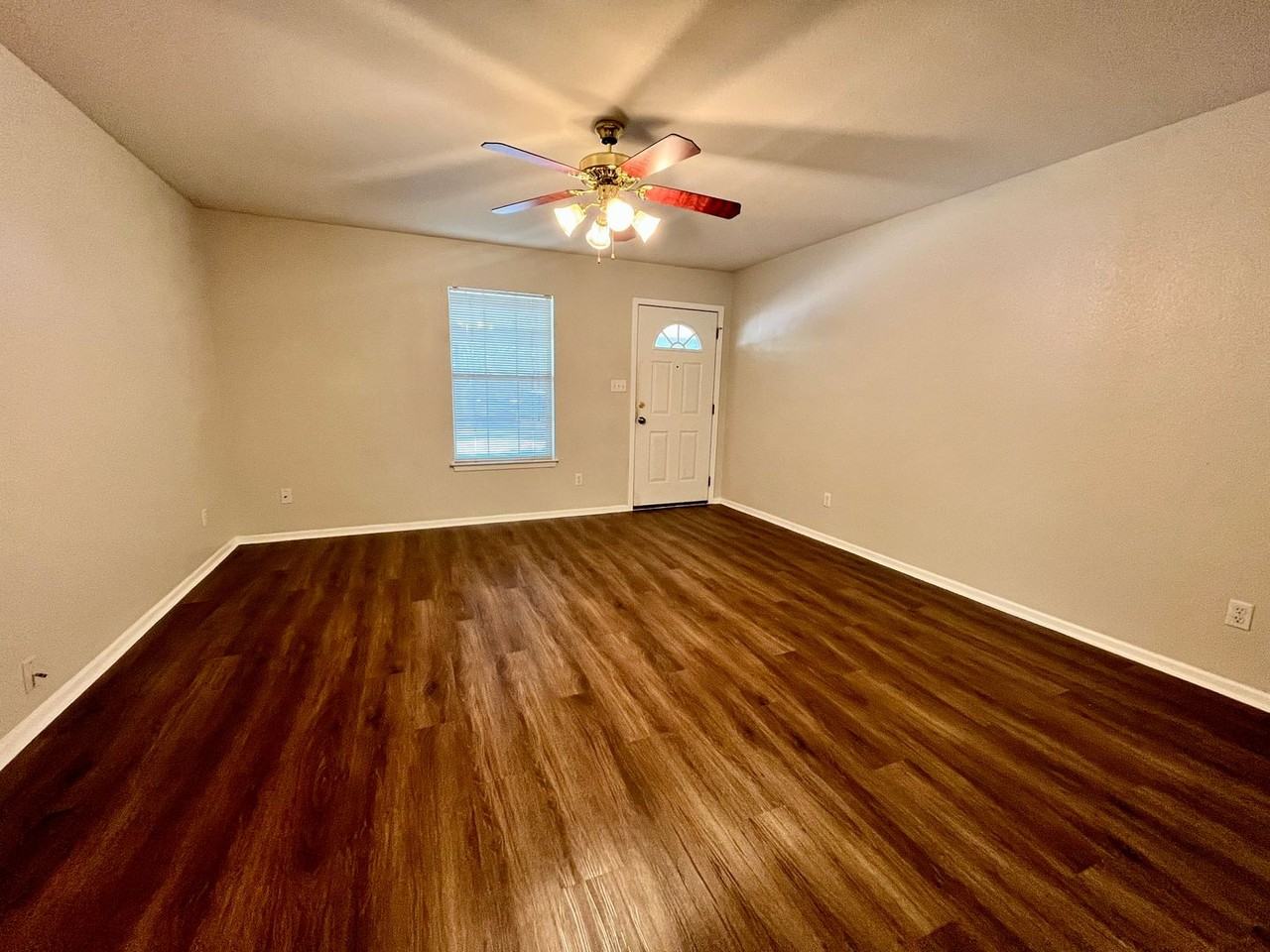 130 S Mansfield St #B - Photo 2 of 12