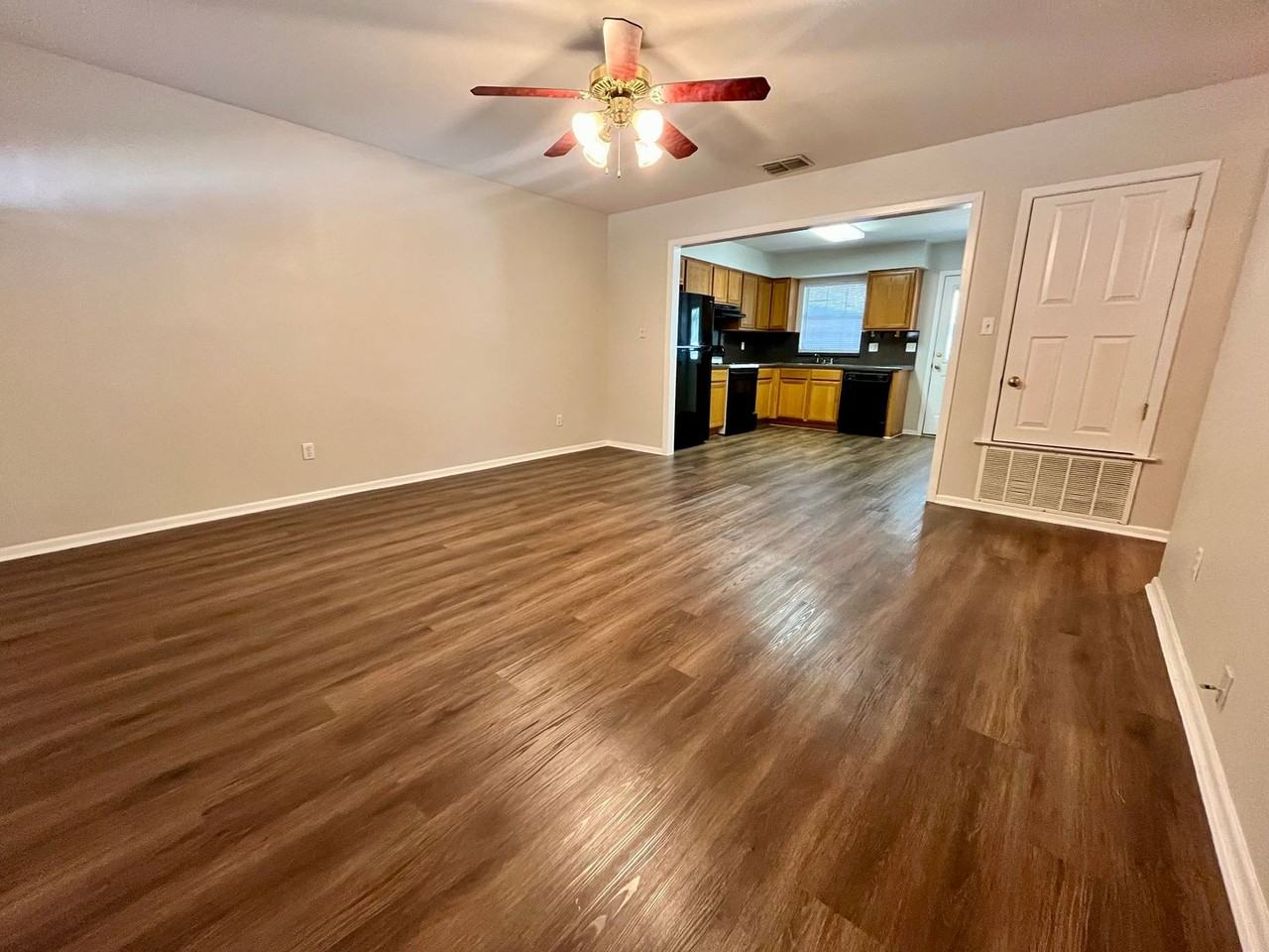 130 S Mansfield St #B - Photo 3 of 12