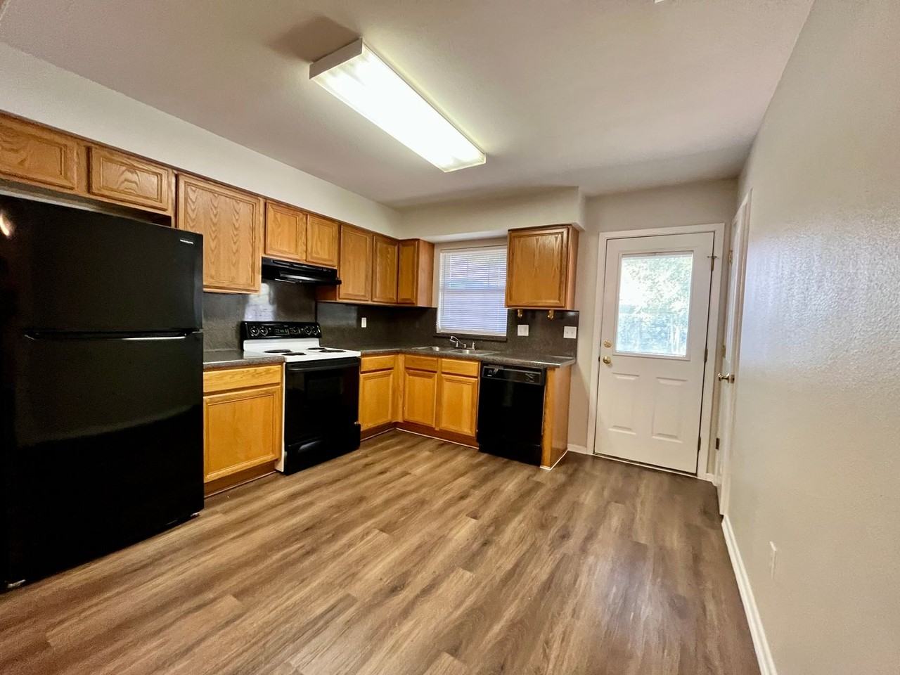 130 S Mansfield St #B - Photo 4 of 12