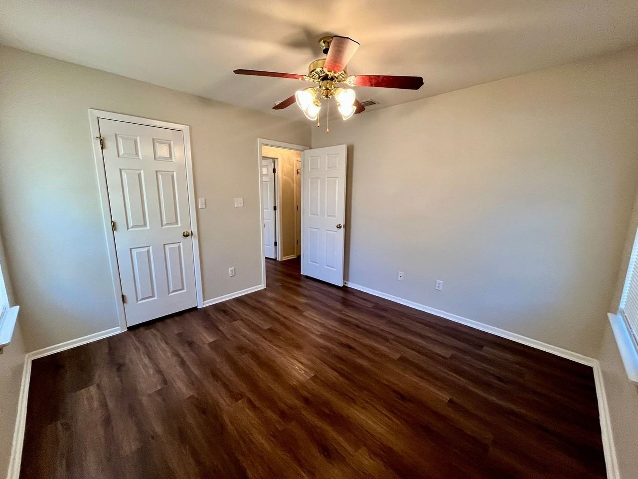 130 S Mansfield St #B - Photo 6 of 12